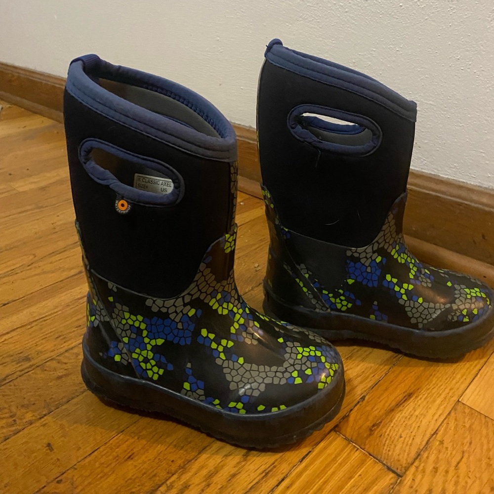 Boys classic Bogs boot. Worn for one season. Still have a lot of life left.
